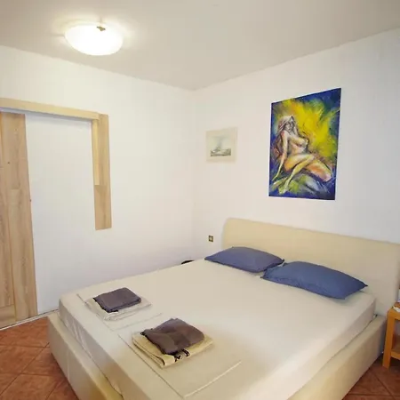 Apartamento In Mit Terrasse, Grill Und Garten Pula