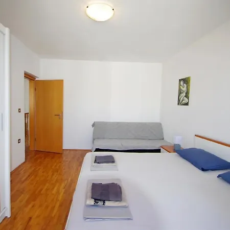 In Mit Terrasse, Grill Und Garten Apartman